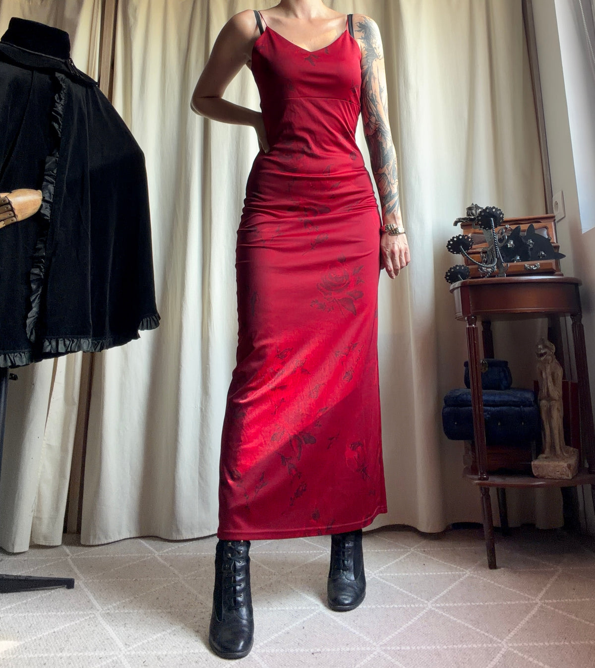 Robe longue rouge motifs roses noires style whimsigoth – taille S