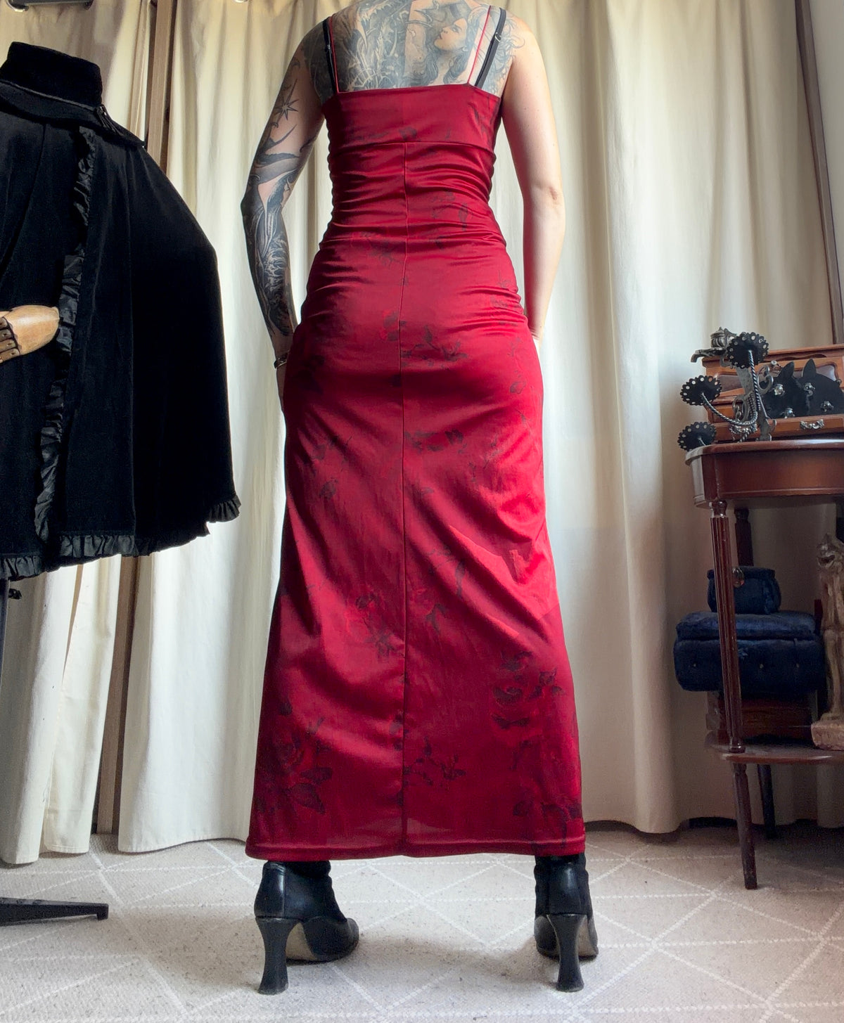 Robe longue rouge motifs roses noires style whimsigoth – taille S