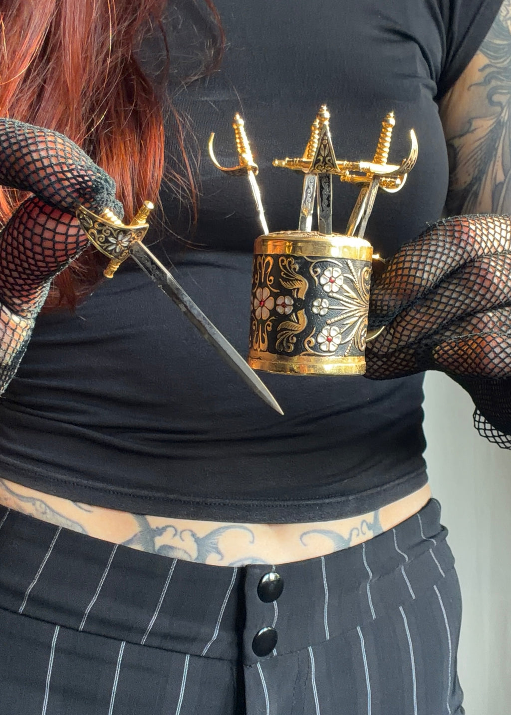Piques apéritif mini épées avec support style vintage médieval