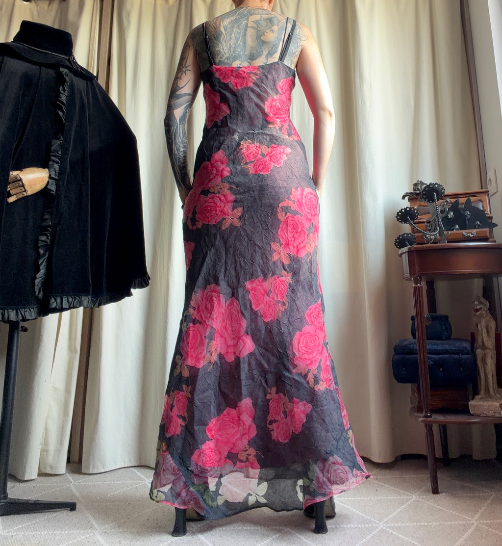 Robe longue grise avec des motifs roses et fines bretelles – taille M