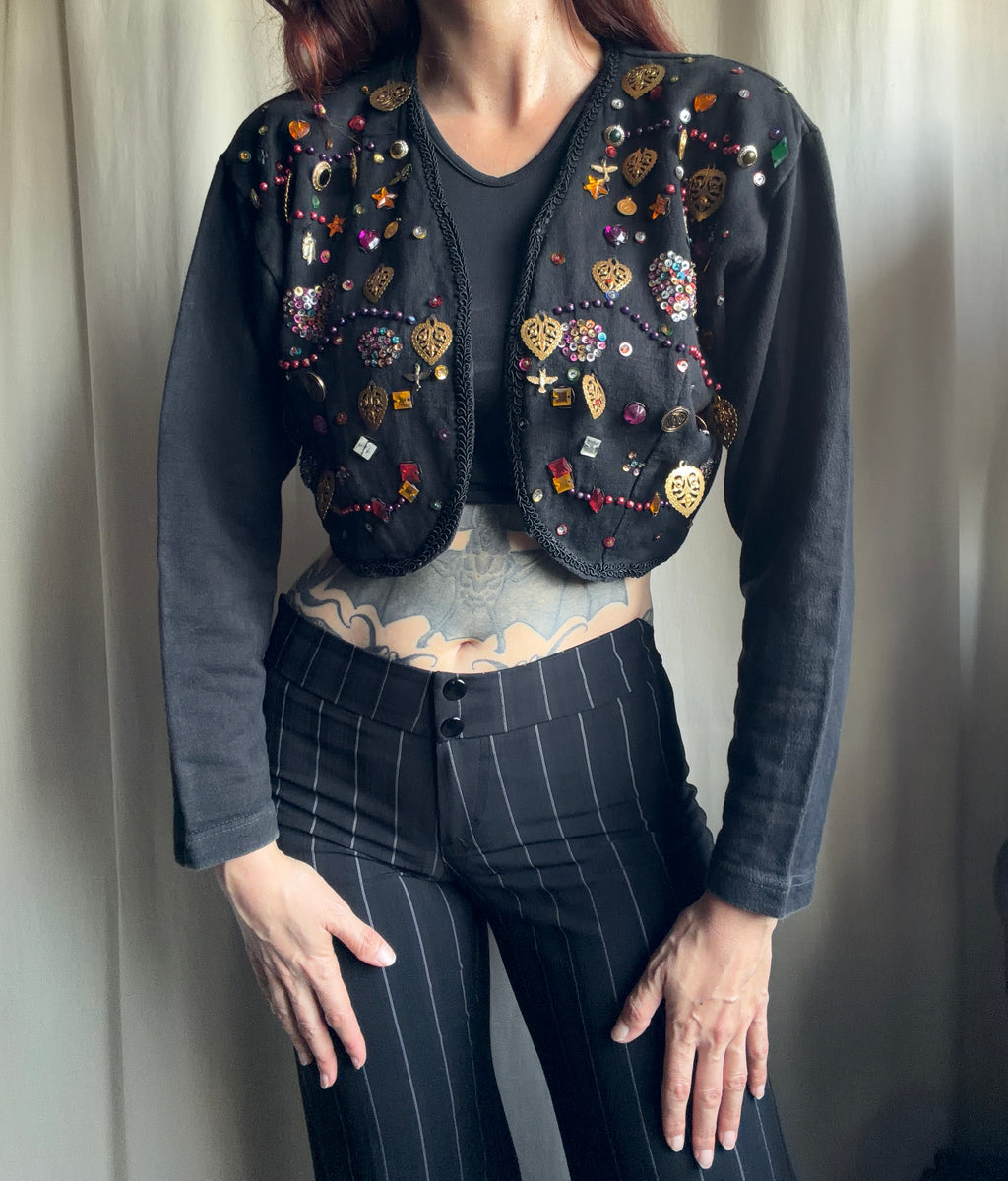 Boléro noir orné de perles strass et breloques style kitsch 80s whimsigoth - taille S