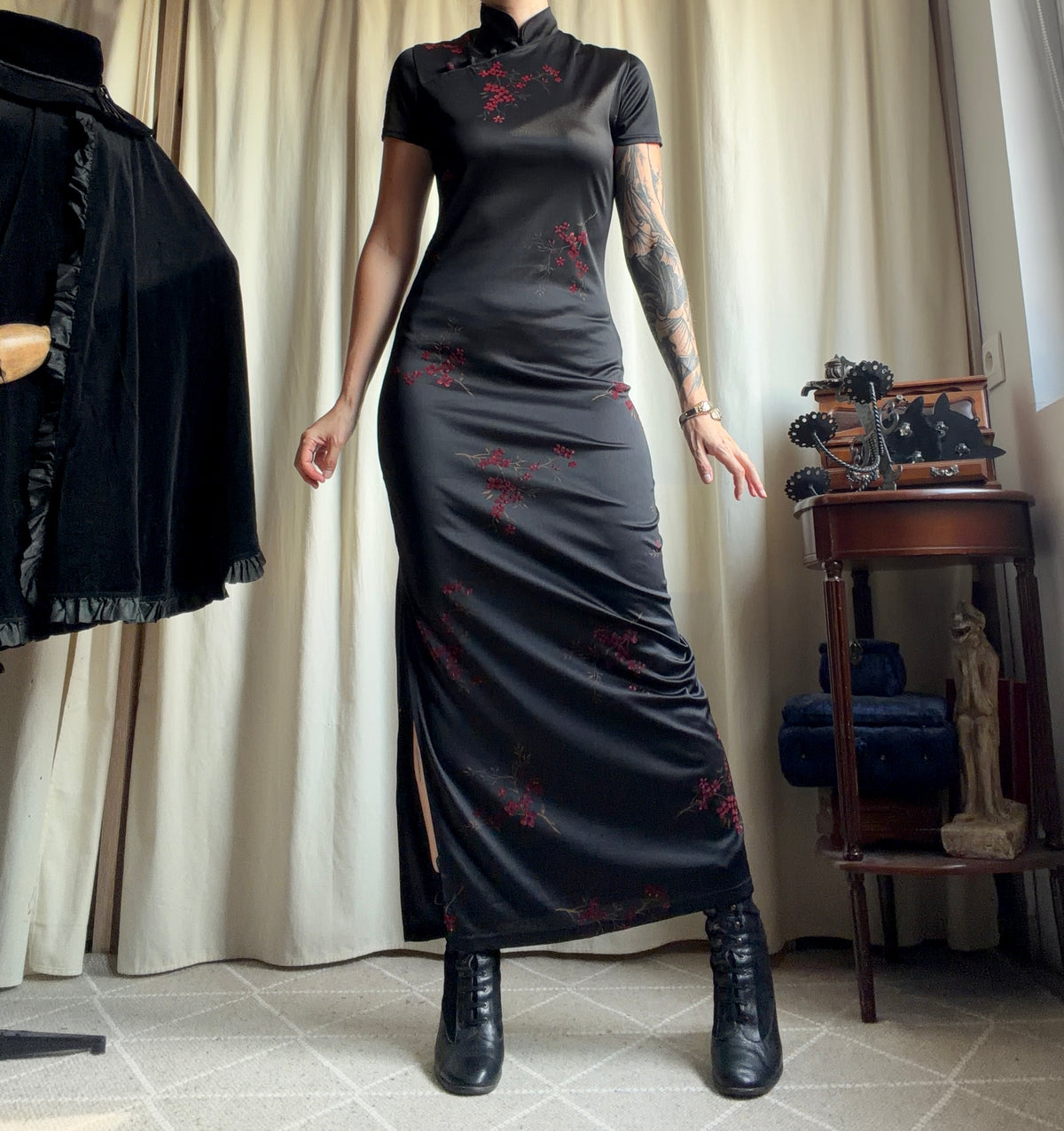 Robe longue noire qipao fleurs rouges style goth 90s – taille S/M