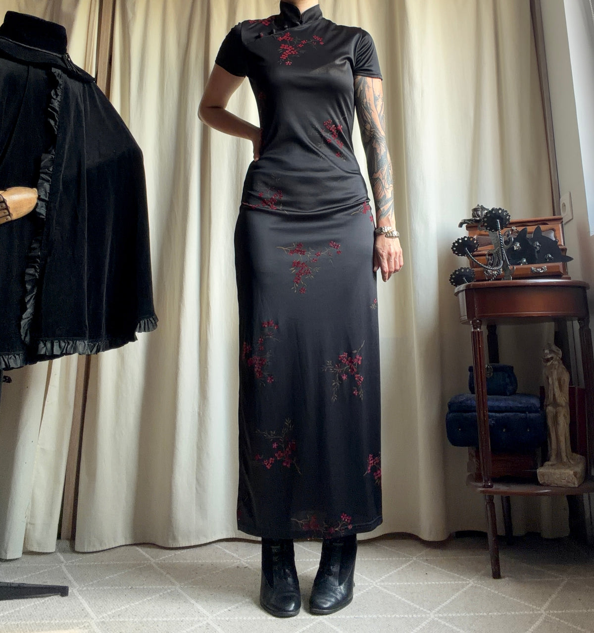 Robe longue noire qipao fleurs rouges style goth 90s – taille S/M