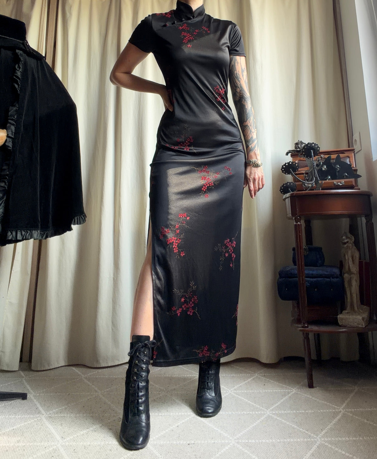 Robe longue noire qipao fleurs rouges style goth 90s – taille S/M