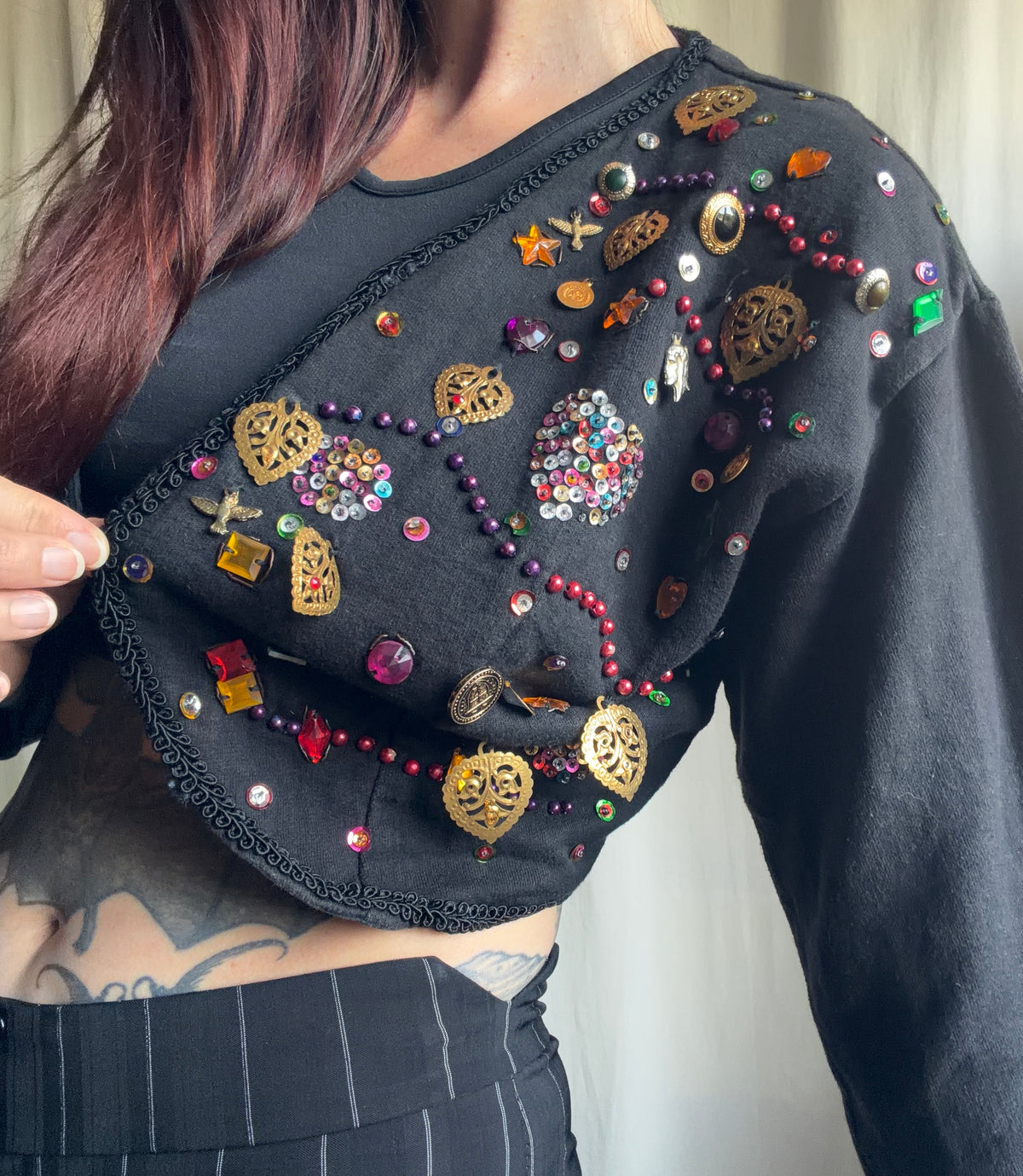 Boléro noir orné de perles strass et breloques style kitsch 80s whimsigoth - taille S