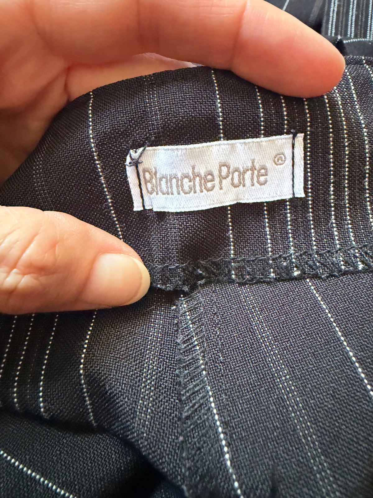 Pantalon noir à fines rayures contrastantes - corporate goth - taille M