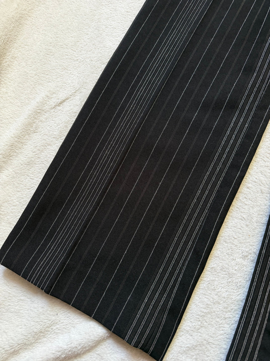 Pantalon noir à fines rayures contrastantes - corporate goth - taille M