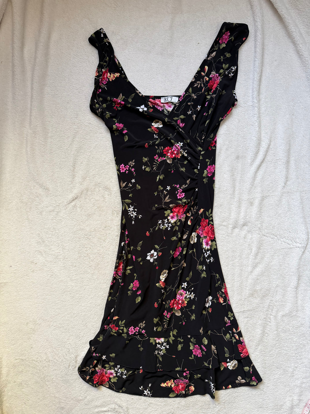 Robe noire à fleurs décolleté cache-cœur style whimsigoth 90s - taille S