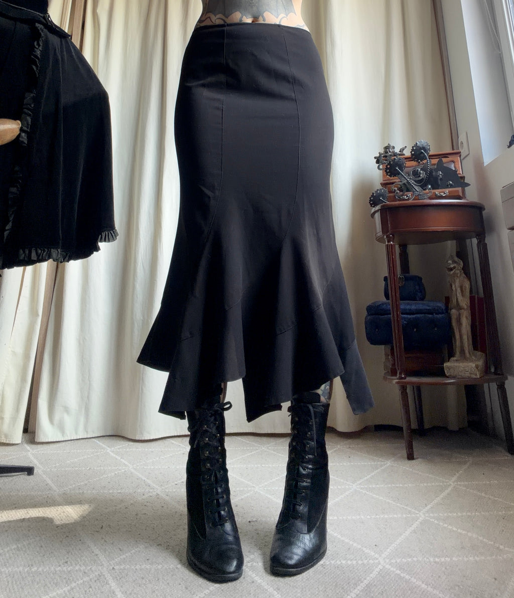 Jupe midi noire coupe sirène volants asymétriques  – taille S