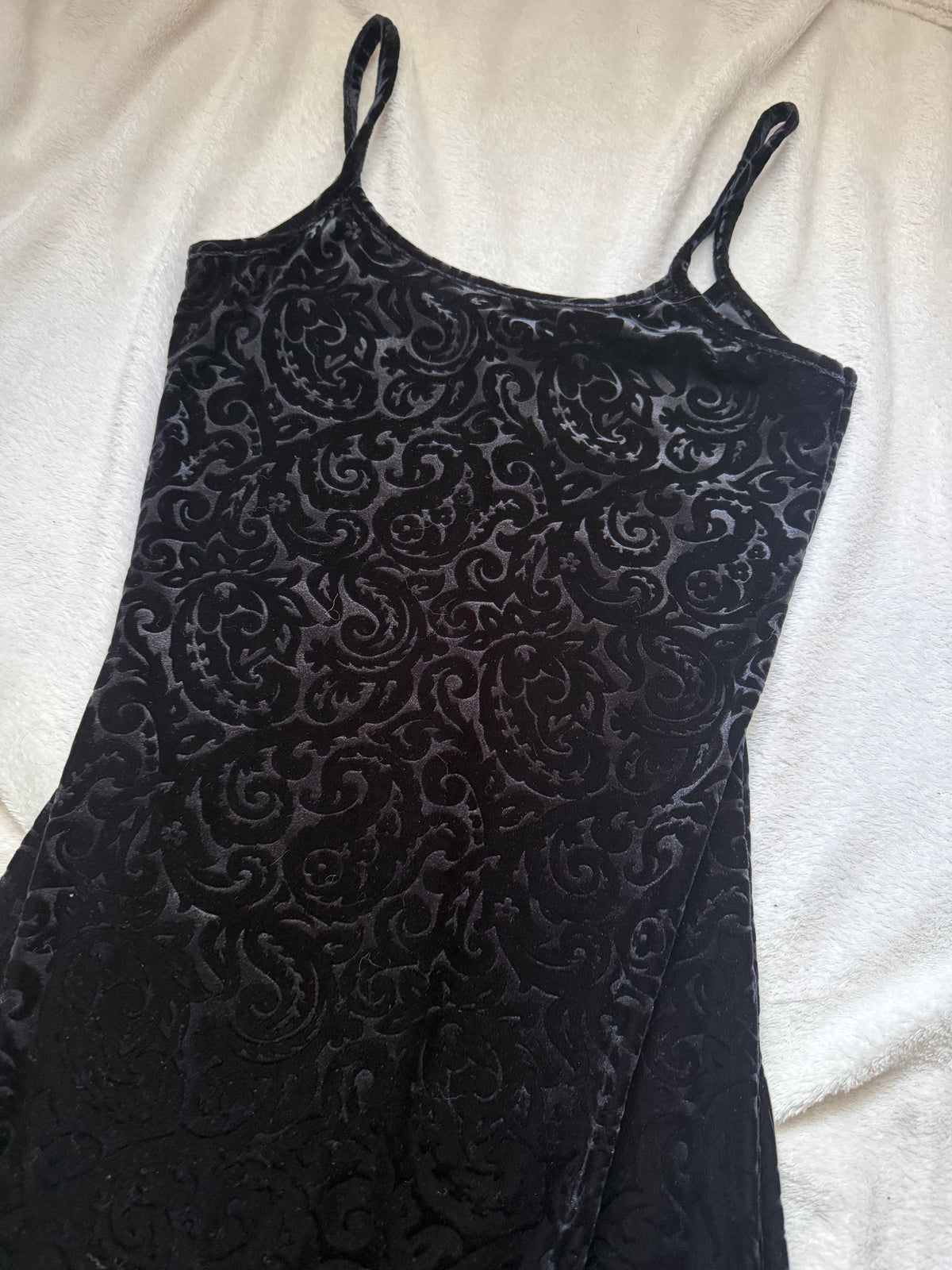 Black velvet long dress with arabesques, 90s goth vampire style - size S