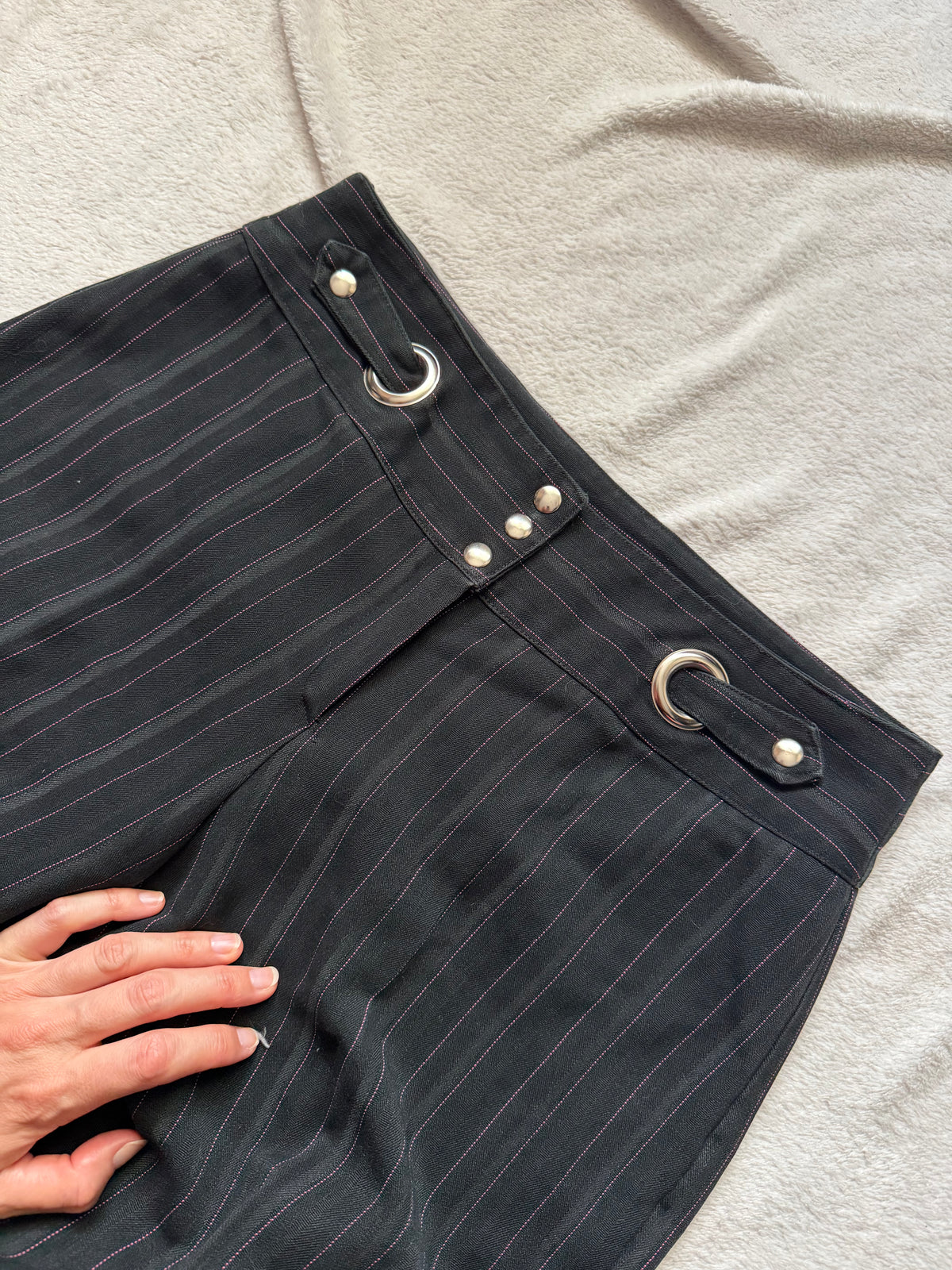Pantalon noir rayé taille basse à anneaux style office siren 00s - taille M