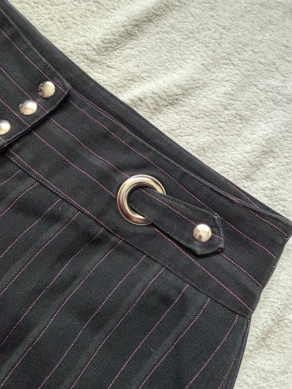 Pantalon noir rayé taille basse à anneaux style office siren 00s - taille M