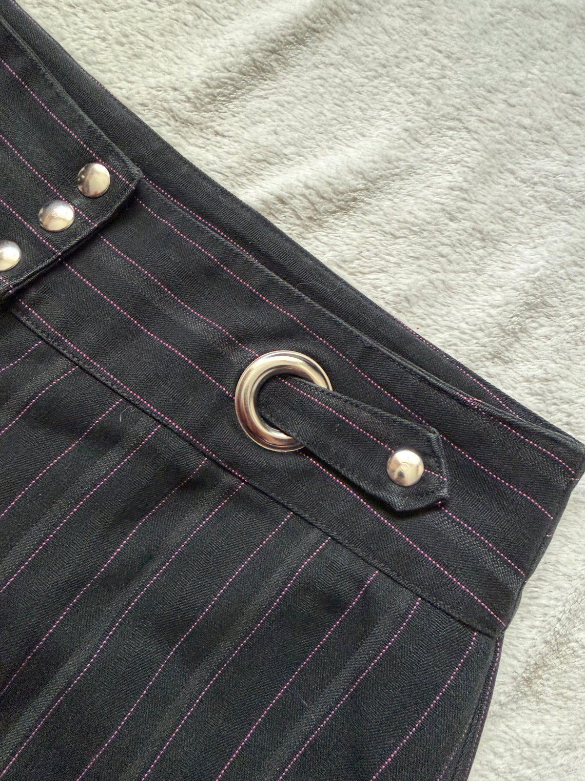 Pantalon noir rayé taille basse à anneaux style office siren 00s - taille M
