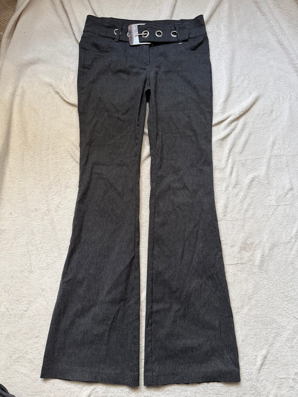 Pantalon gris anthracite évasé à ceinture œillets style corporate goth - taille S/M