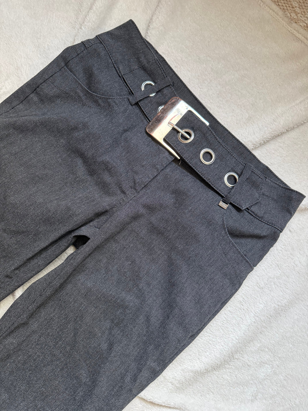 Pantalon gris anthracite évasé à ceinture œillets style corporate goth - taille S/M
