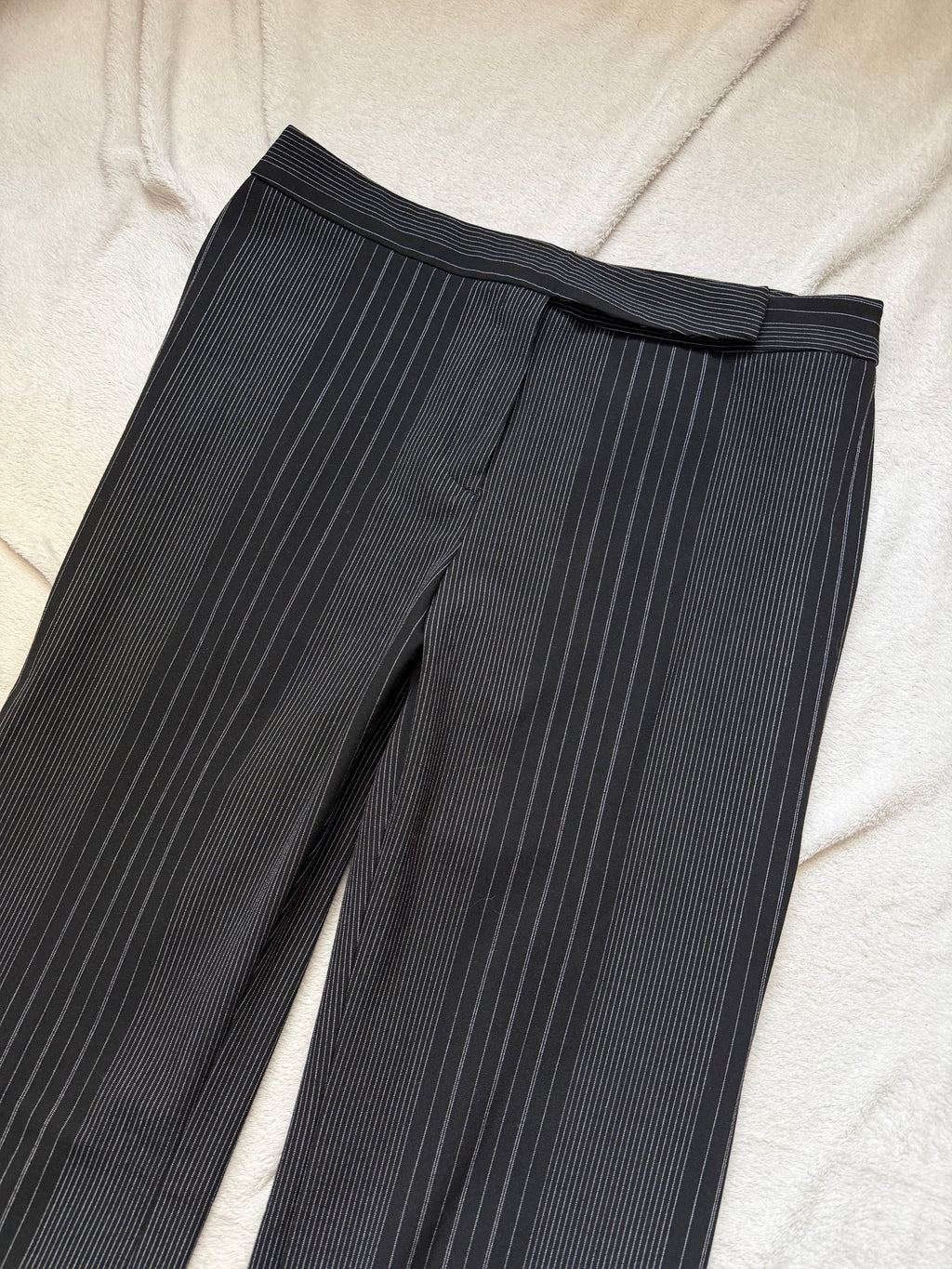 Black pinstriped wide-leg trousers, 00s office siren style - size L