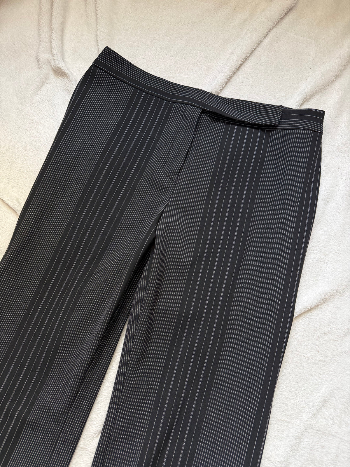 Black pinstriped wide-leg trousers, 00s office siren style - size L