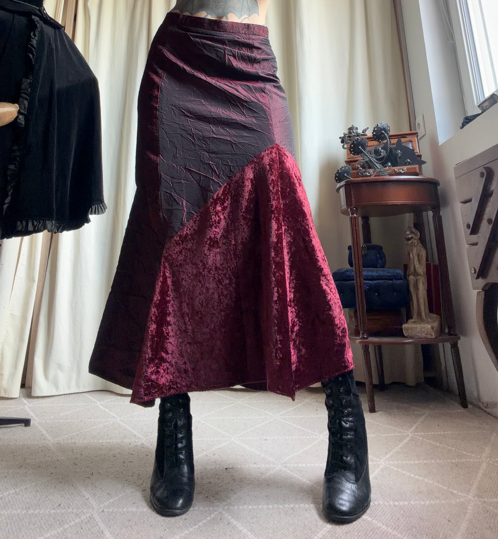 Jupe longue bordeaux velours asymétrique style whimsigoth vampire – taille S