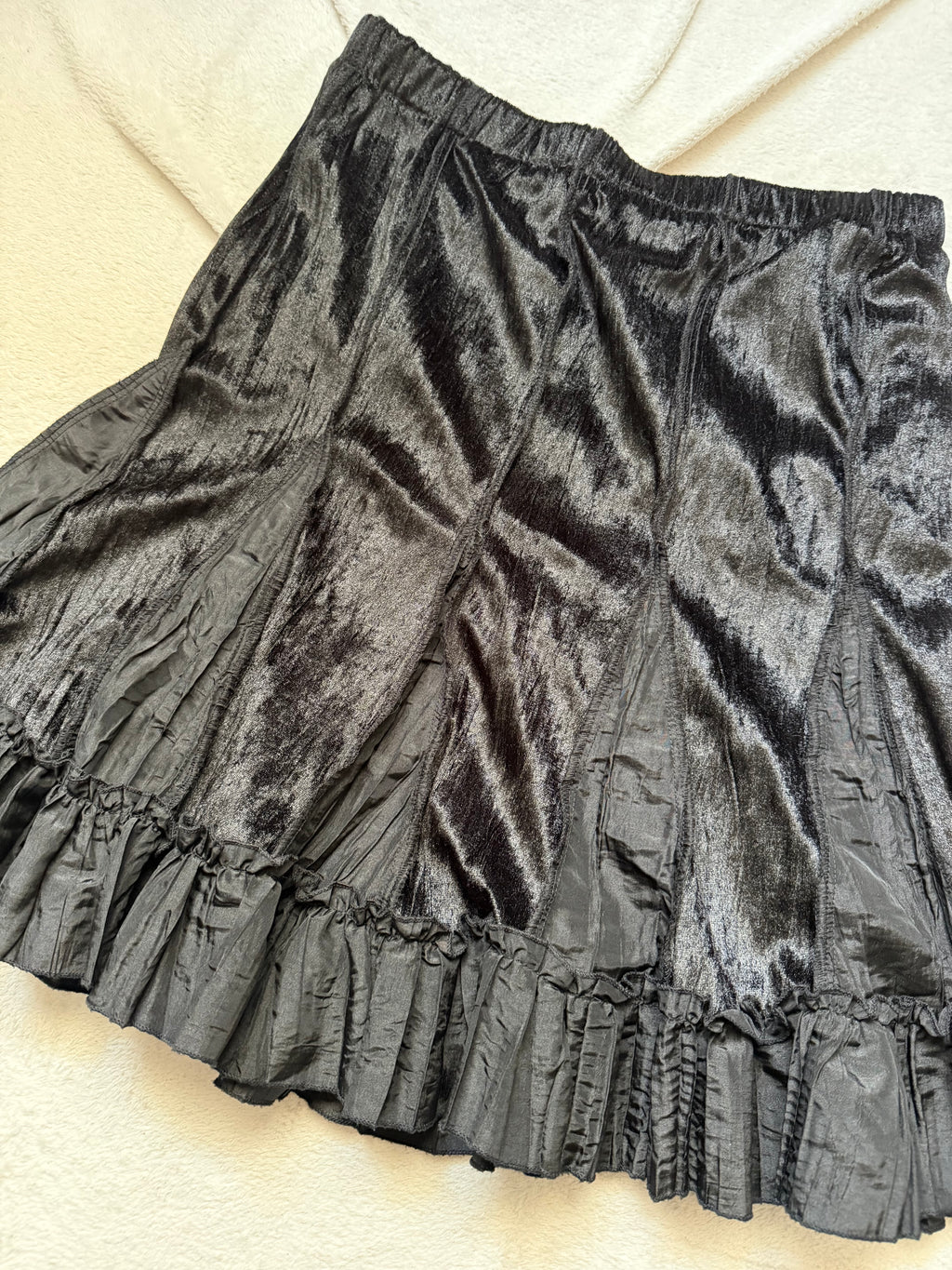 Jupe noire en velours et satin à volants style goth romantique - taille S/M