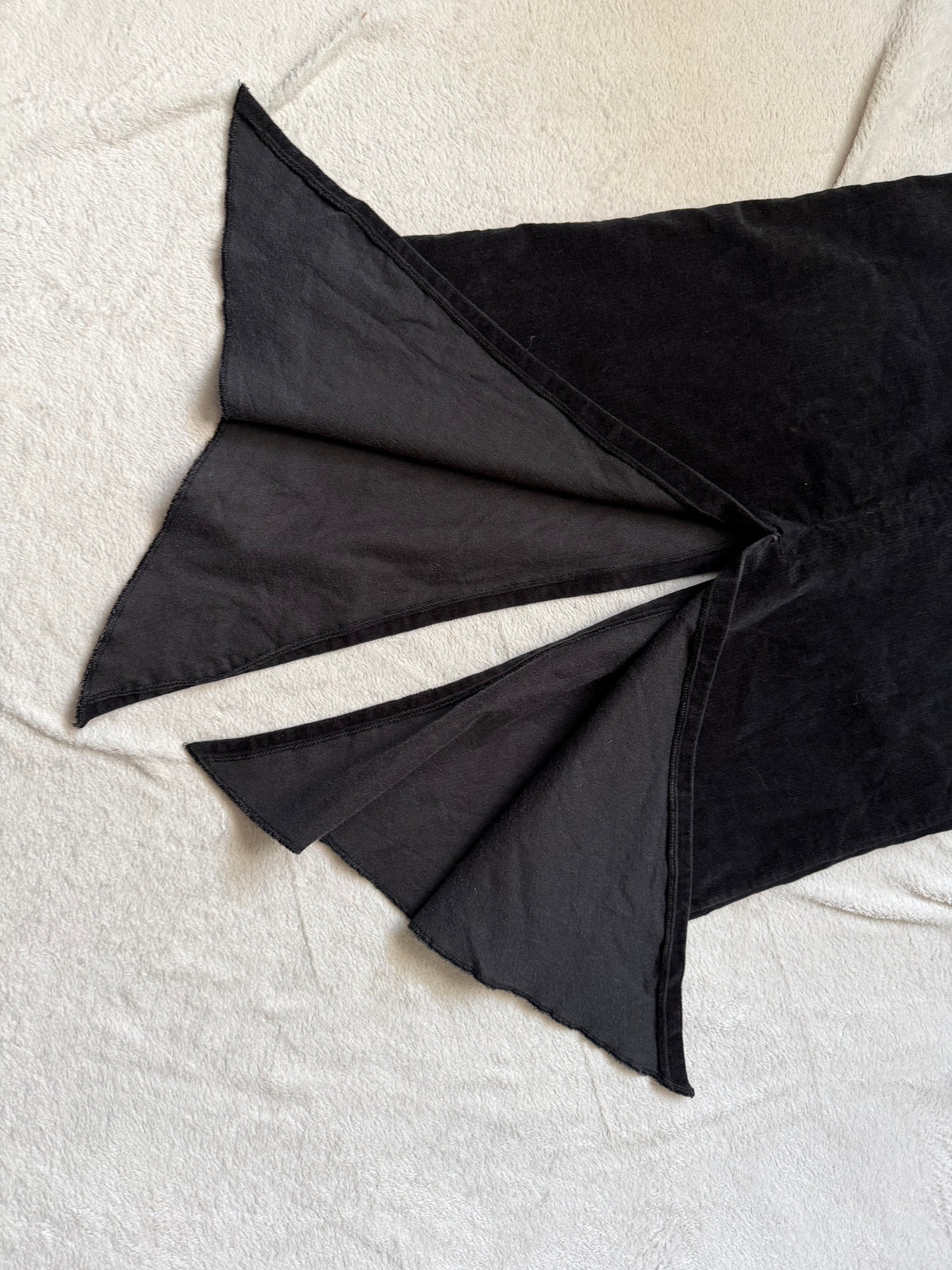 Jupe midi noire asymétrique en velours côtelé style goth Y2K - taille S