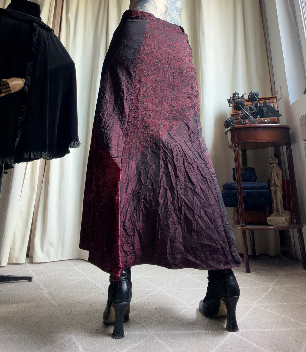 Jupe longue bordeaux velours asymétrique style whimsigoth vampire – taille S