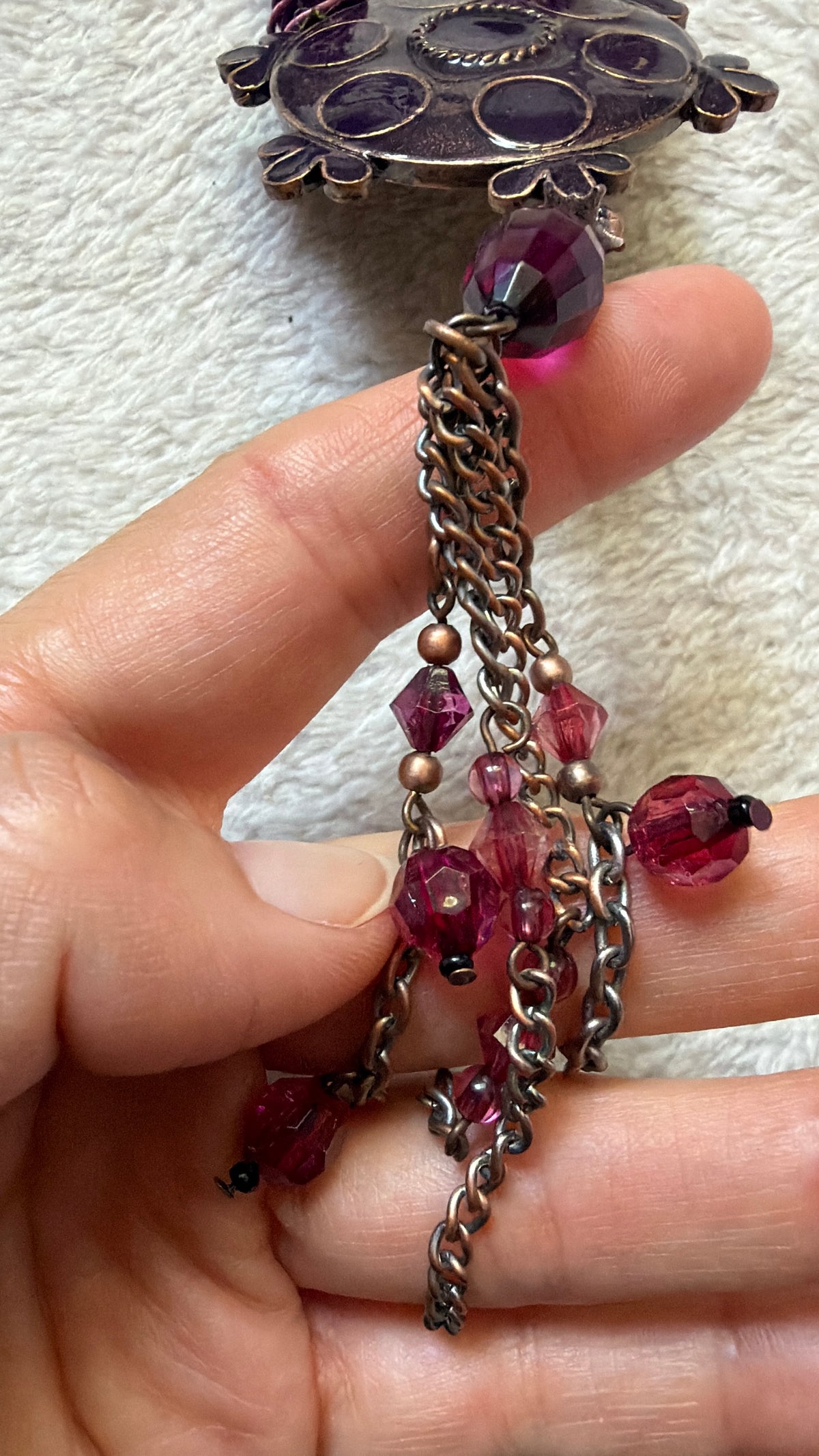 Collier prune pendentif médaillon cabochons violets vintage style whimsigoth bohème