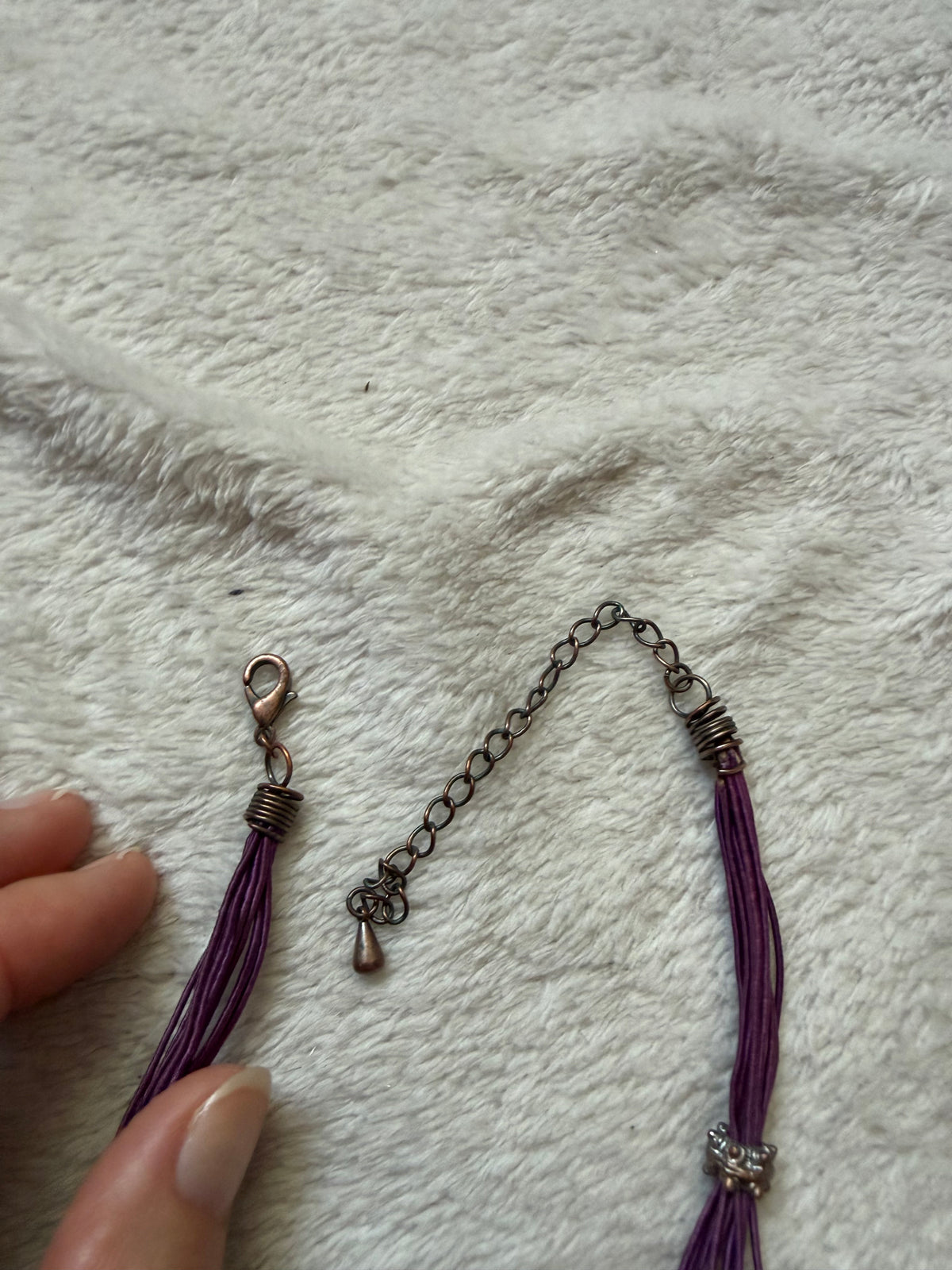 Collier prune pendentif médaillon cabochons violets vintage style whimsigoth bohème