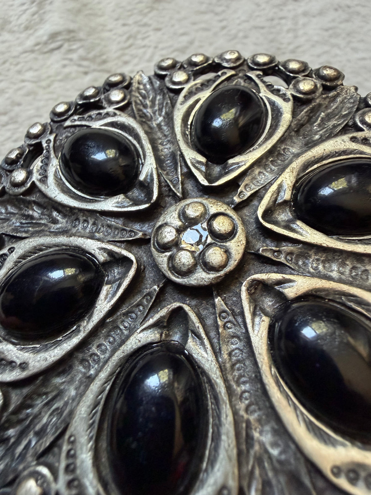 Ceinture cuir noir boucle bijoux argentée cabochons noirs vintage goth – taille ajustable