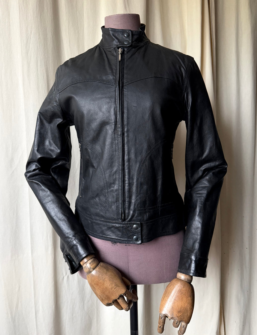 Blouson noir en cuir cintré style biker goth Y2K - taille M