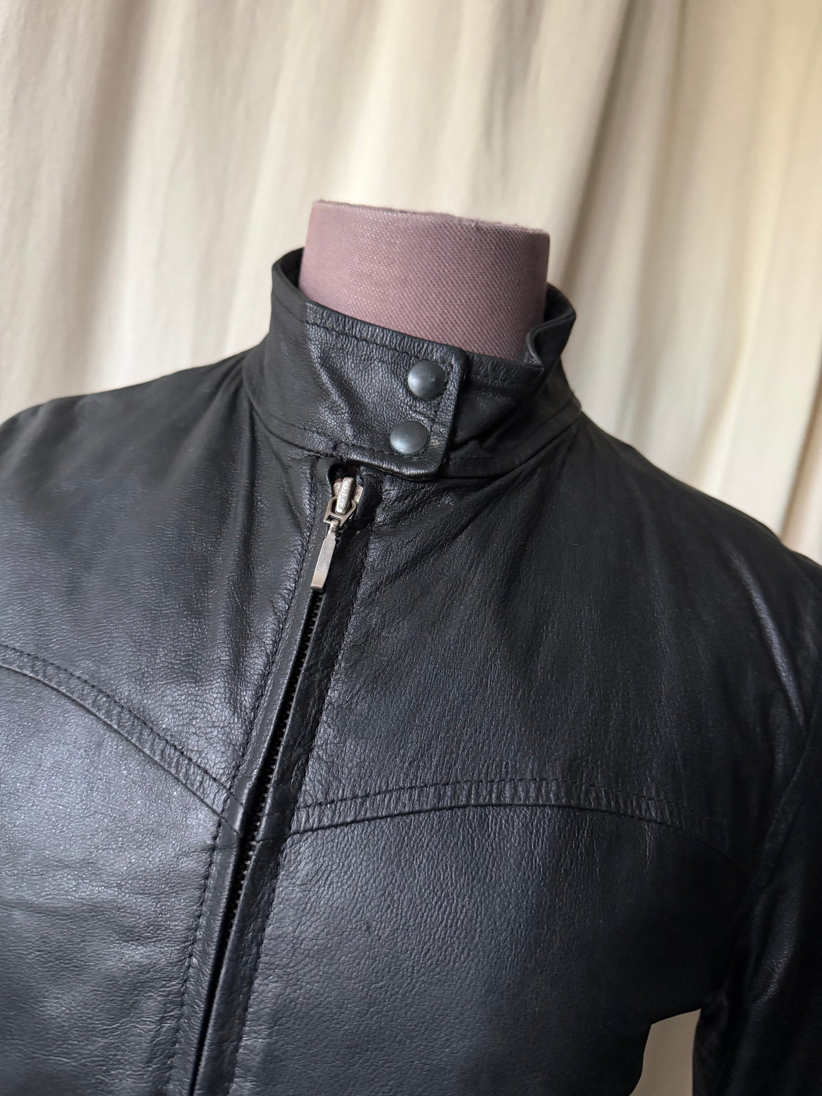 Blouson noir en cuir cintré style biker goth Y2K - taille M