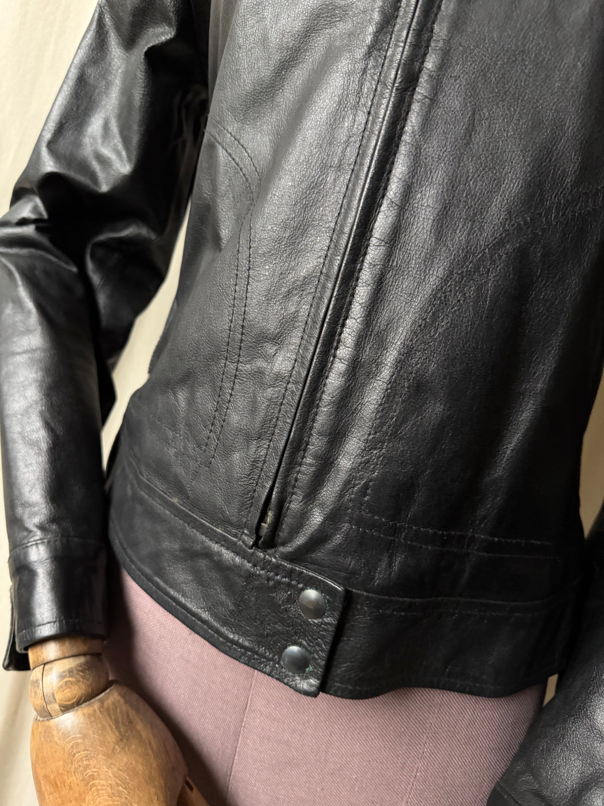 Blouson noir en cuir cintré style biker goth Y2K - taille M