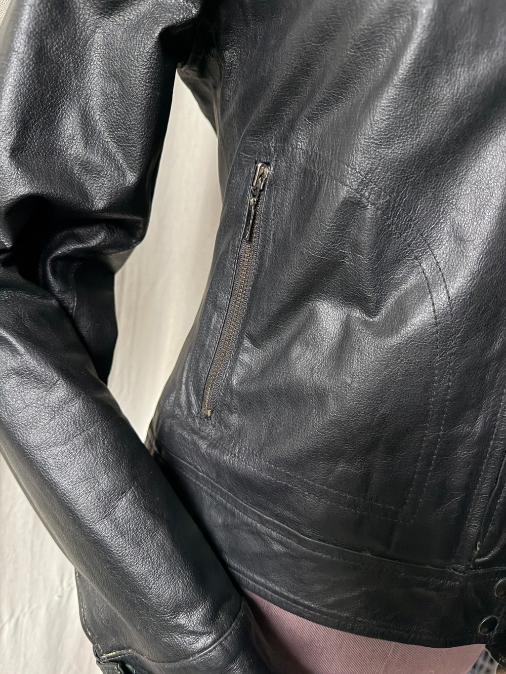Blouson noir en cuir cintré style biker goth Y2K - taille M