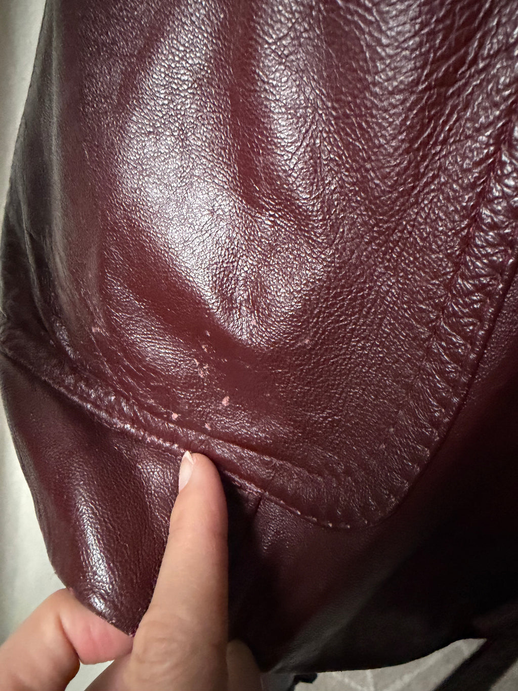 Veste en cuir bordeaux cintrée et ceinturée style 70s - taille M/L
