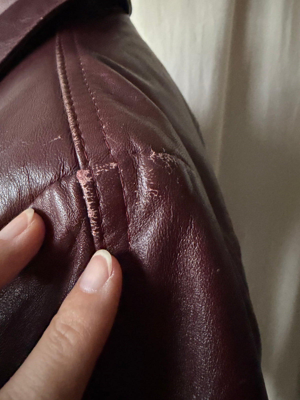 Veste en cuir bordeaux cintrée et ceinturée style 70s - taille M/L