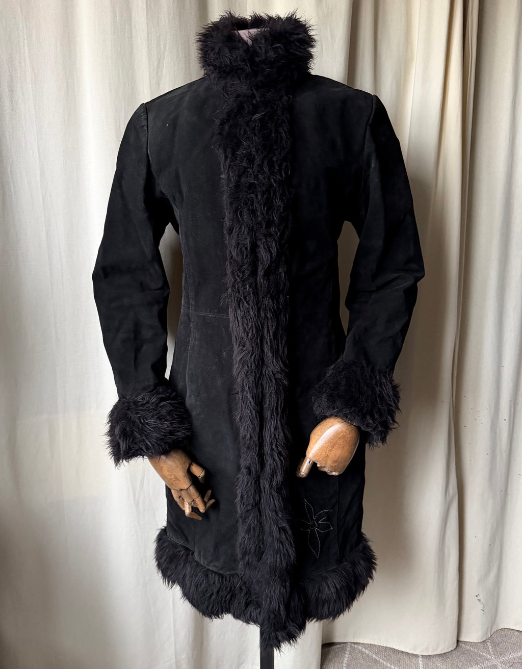 Black long leather and faux fur coat, Pennylane vampy 00s style - size L