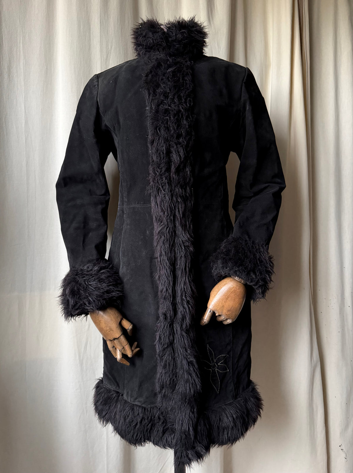 Black long leather and faux fur coat, Pennylane vampy 00s style - size L