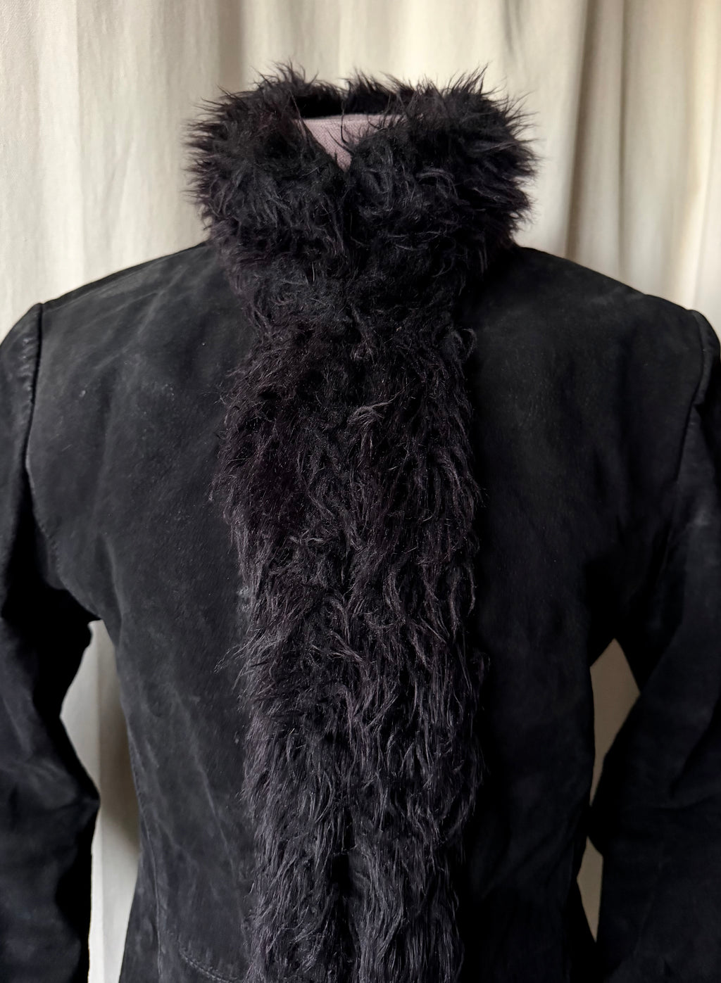 Black long leather and faux fur coat, Pennylane vampy 00s style - size L