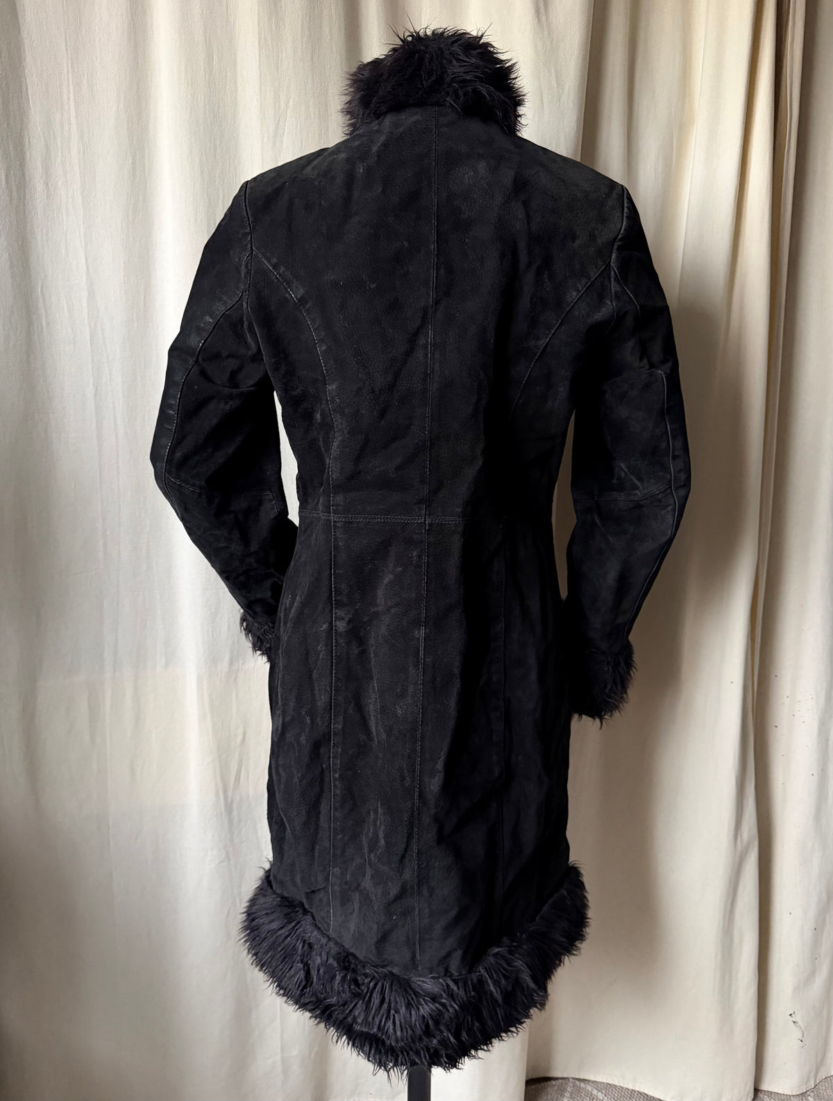 Black long leather and faux fur coat, Pennylane vampy 00s style - size L