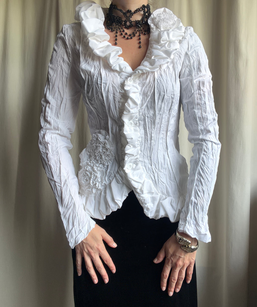 Fitted white ruffle blouse jacket – size M/L