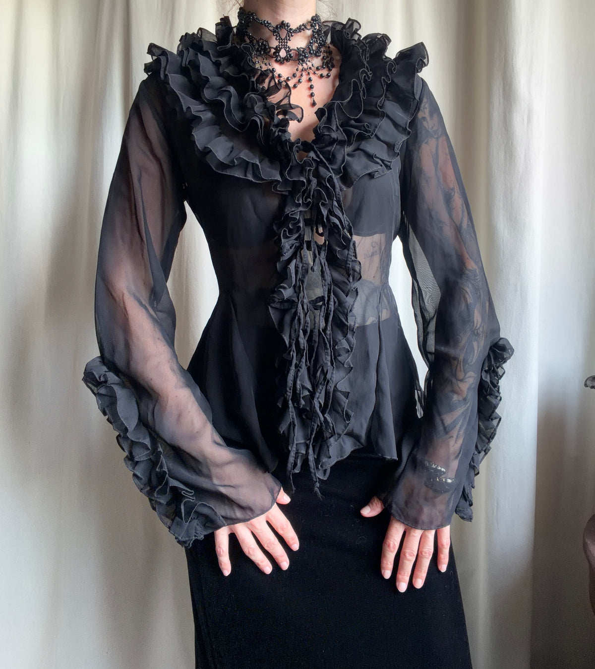 Blouse noire transparente à volants style vampy goth 90s – taille M/L