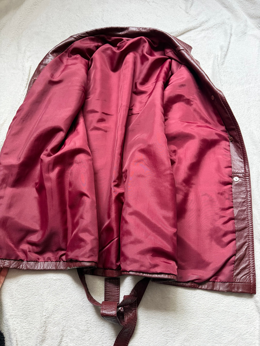 Veste en cuir bordeaux cintrée et ceinturée style 70s - taille M/L
