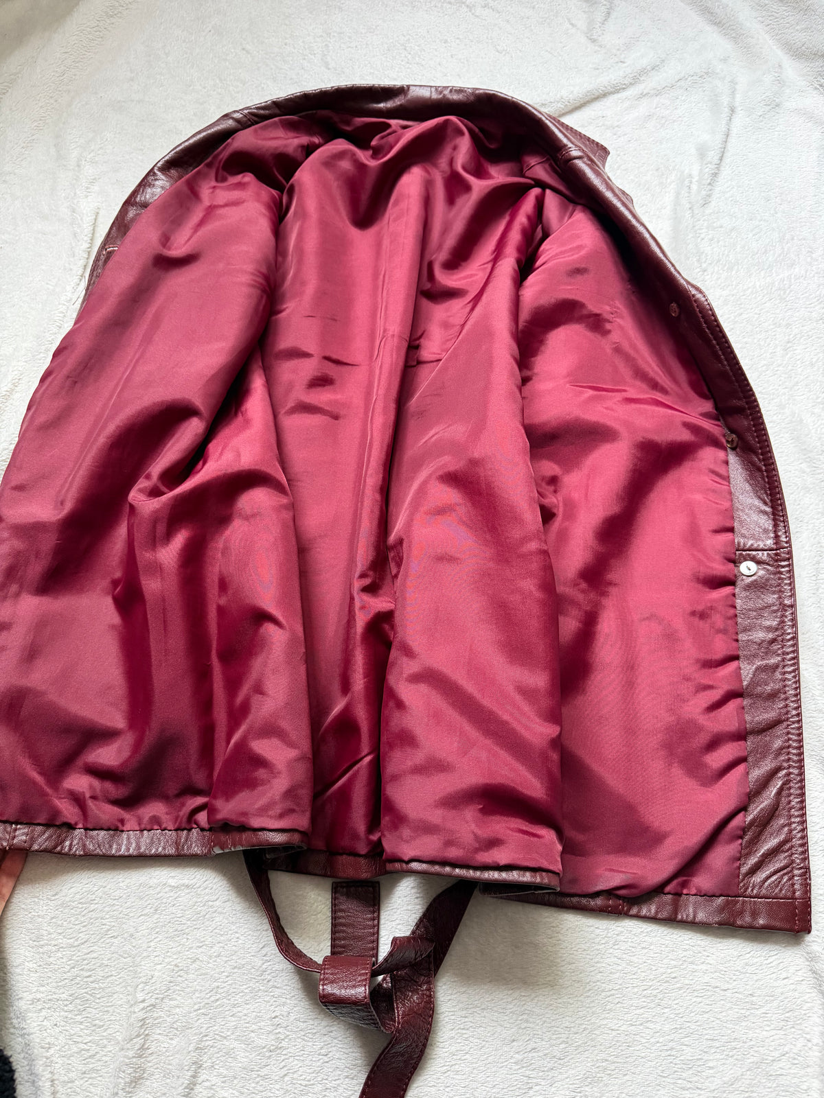 Veste en cuir bordeaux cintrée et ceinturée style 70s - taille M/L