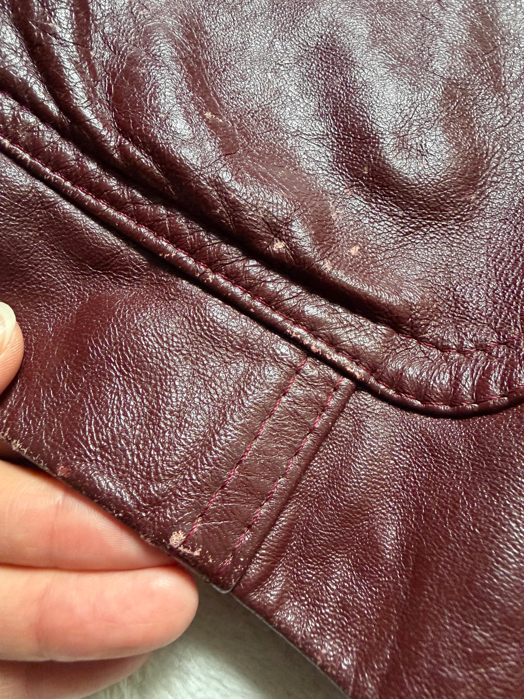 Veste en cuir bordeaux cintrée et ceinturée style 70s - taille M/L
