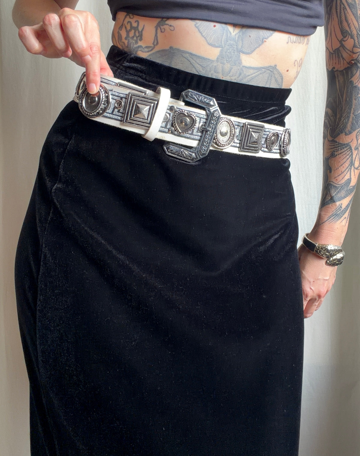 Ceinture cuir blanc ornements métal argenté style western - taille 85cm