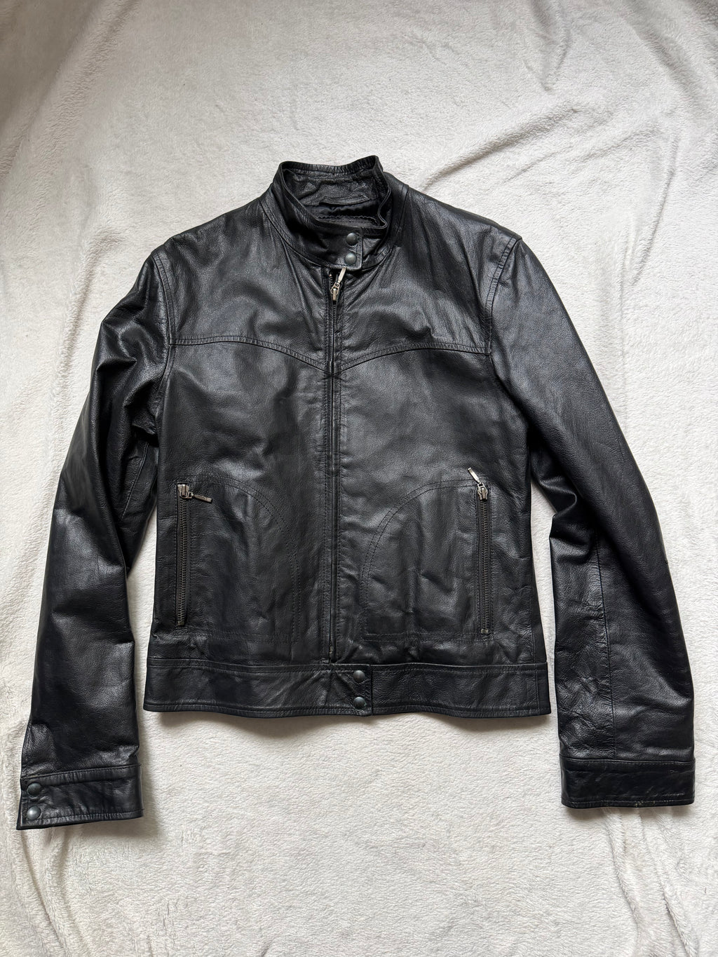 Blouson noir en cuir cintré style biker goth Y2K - taille M