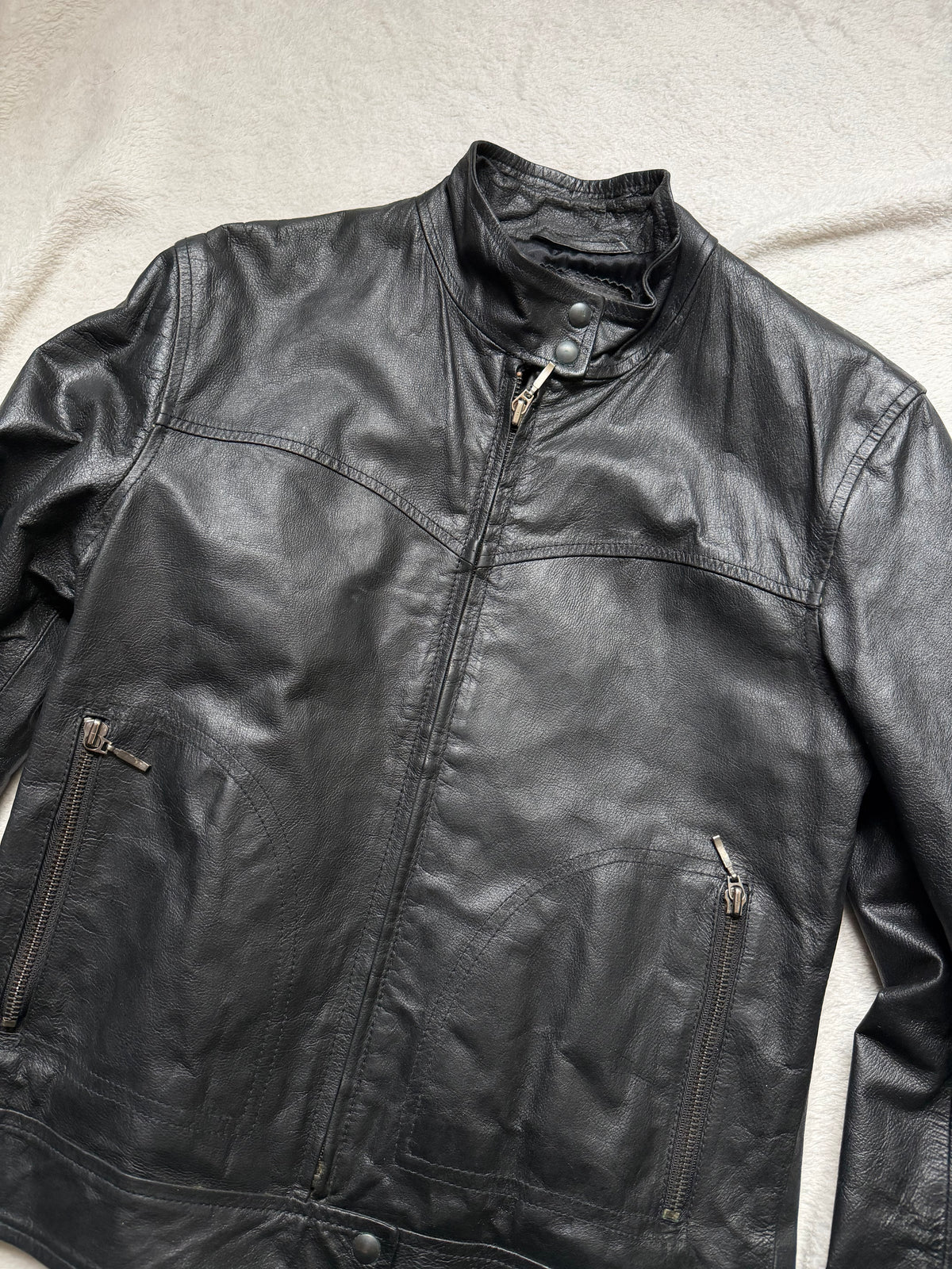 Blouson noir en cuir cintré style biker goth Y2K - taille M