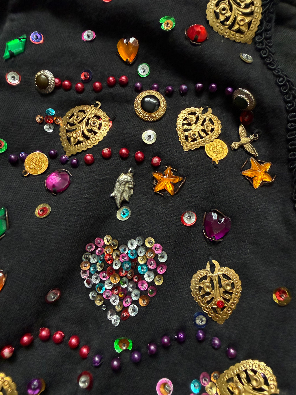 Boléro noir orné de perles strass et breloques style kitsch 80s whimsigoth - taille S