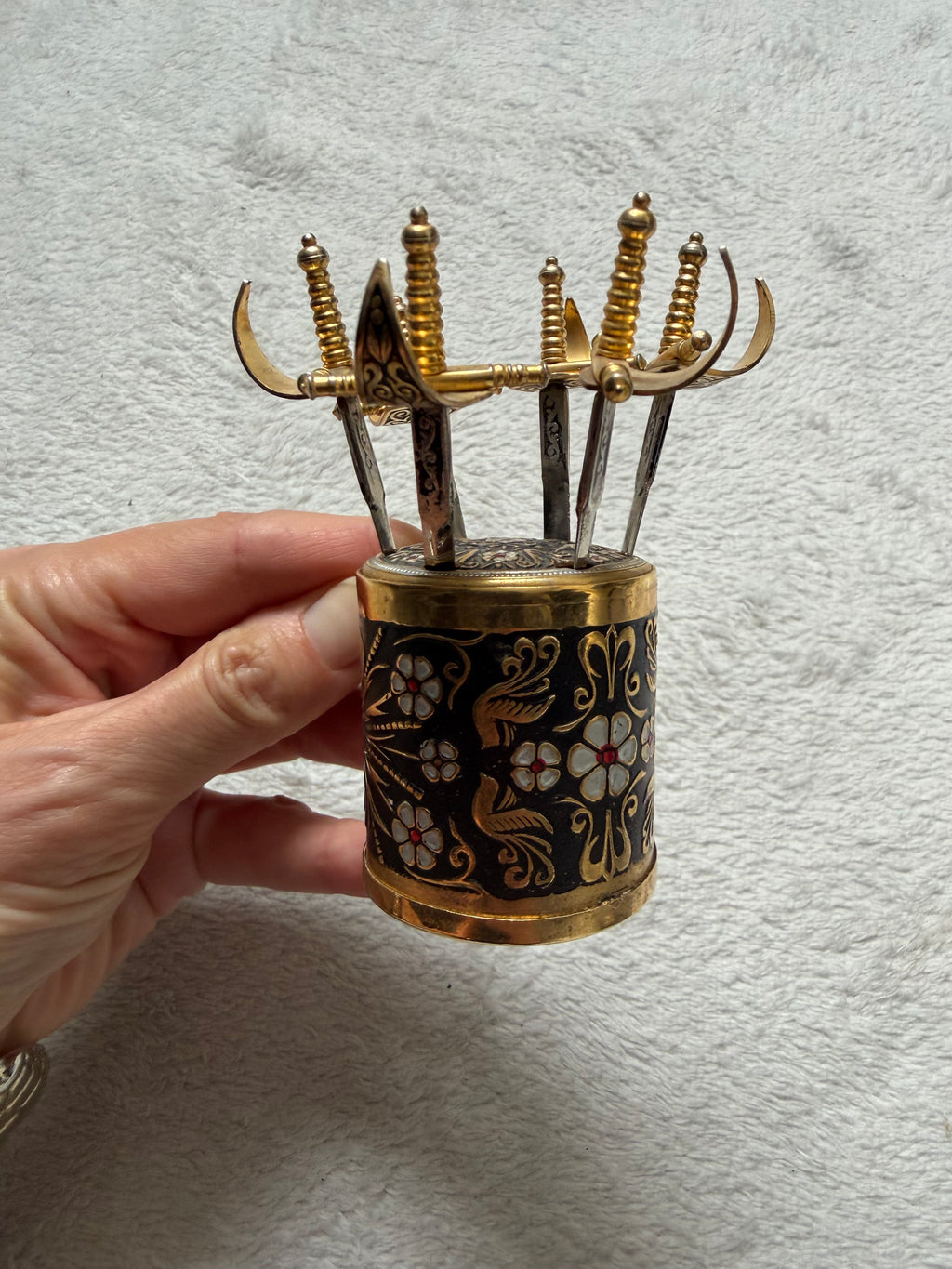 Piques apéritif mini épées avec support style vintage médieval
