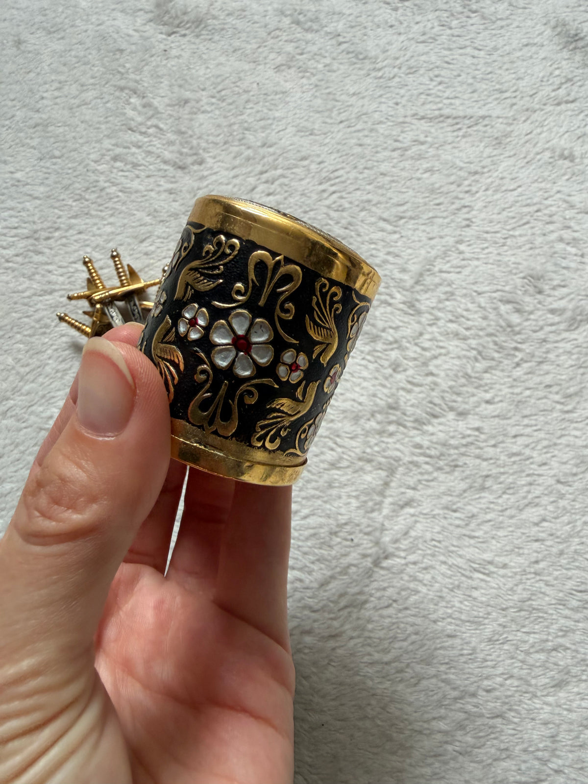 Piques apéritif mini épées avec support style vintage médieval
