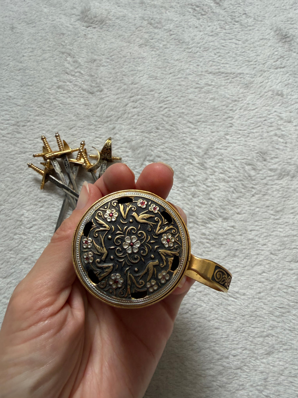 Piques apéritif mini épées avec support style vintage médieval
